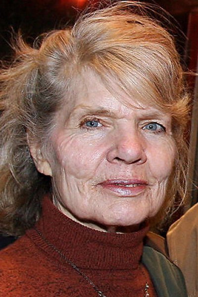 Marie-Louise Coninck as Olga in Begravelsen
