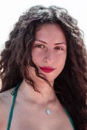 Nada ElAlfi as Warda in Warda