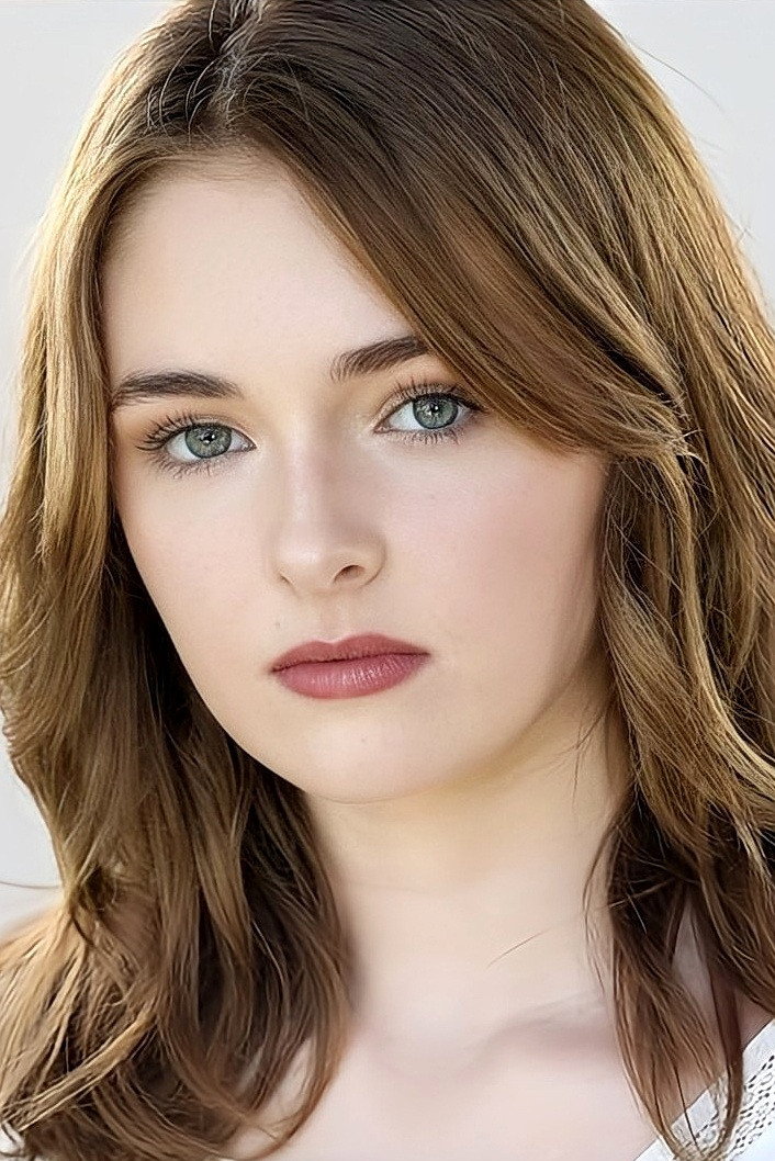 Isabella Kai as Lily Connover in Unforgettable