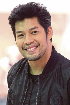 Kamal Adli as Tengku Razeen in Duda Pujaan Dara