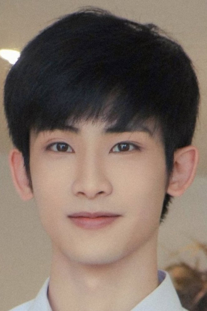 Sen Zhuang as Xu Ao in Summer Again