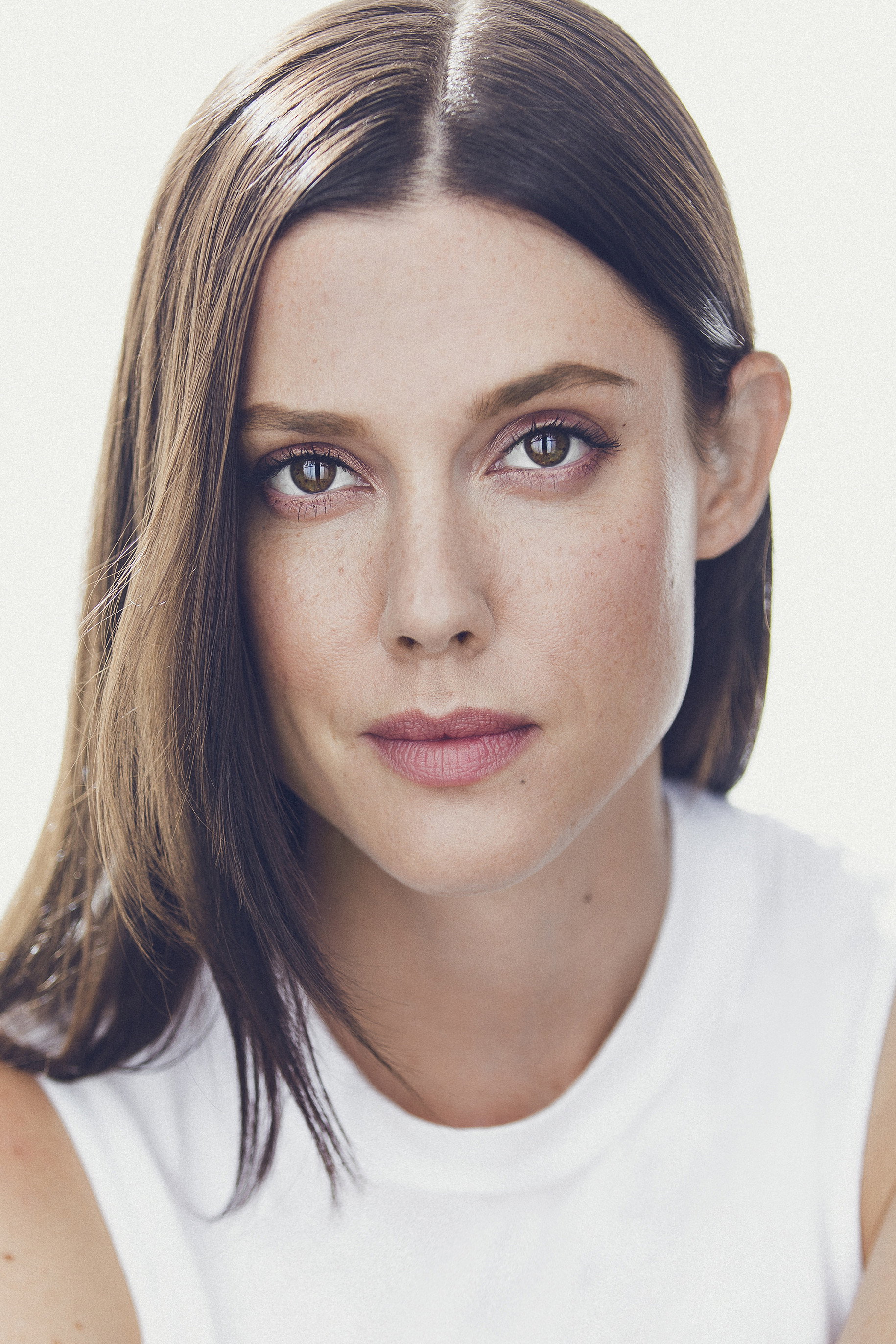 Raquel Nave as Clara in Asphalt City