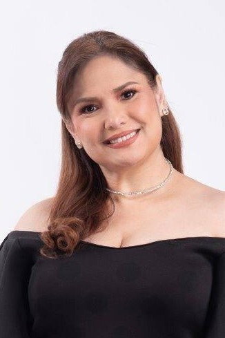 Snooky Serna as Vina Monteza-Rivera in Kaputol ng Isang Awit