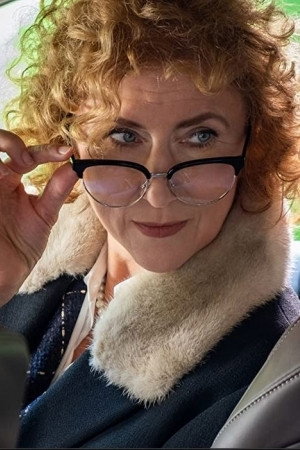 Tünde Szalontay as Juli in Getno
