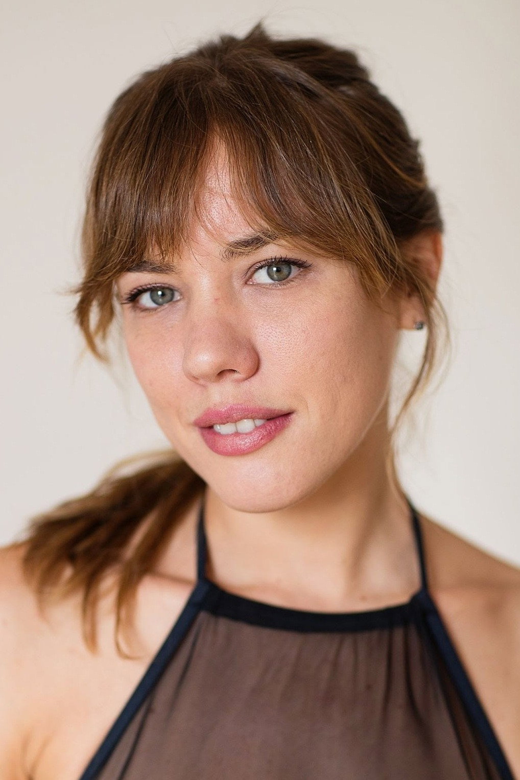 Sofía Brito as Lola in Rosita