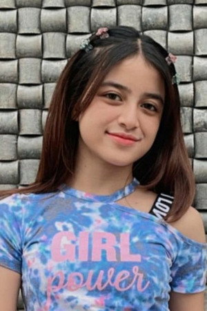 Annisa Kaila as Clara Kecil in Joe & Robot Kopi