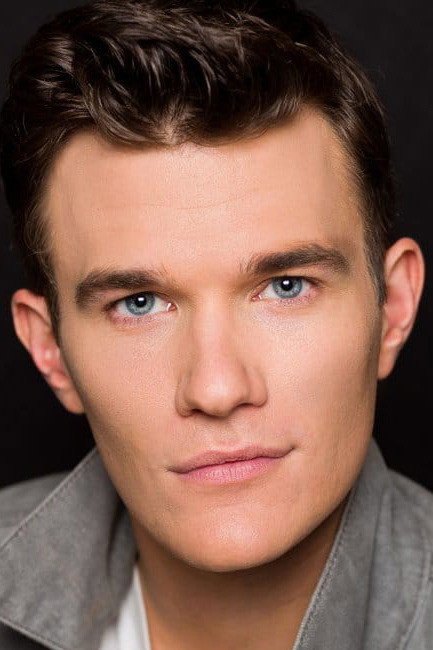 Sam Schweikert as Carter in Keeping Up with the Joneses