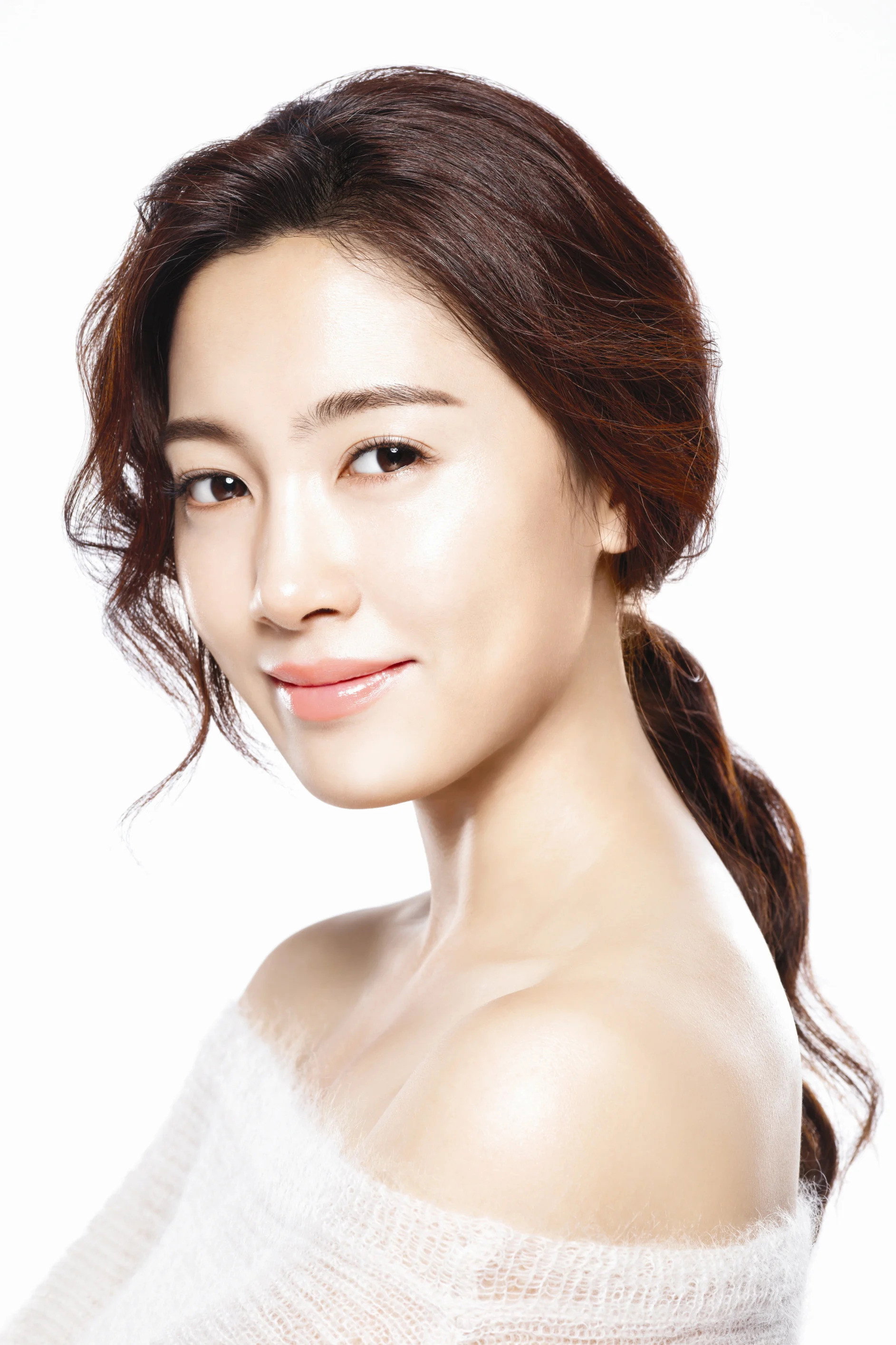남상미 as Yoon Ha-gyeong in Chief Kim