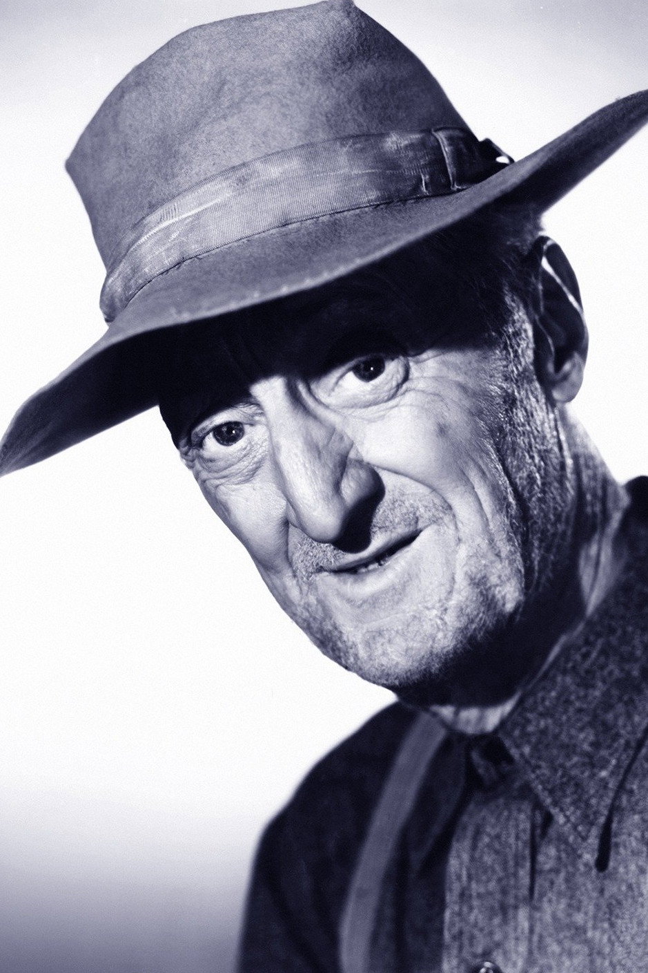 Burt Mustin as Gardener in One Girl's Confession