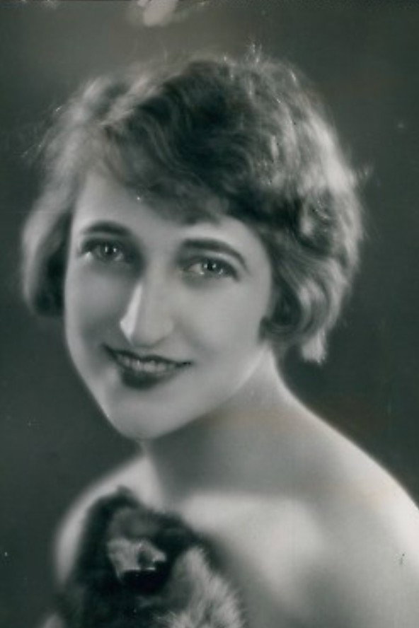 Sylvette Fillacier as Angèle in La rue du pavé d'amour