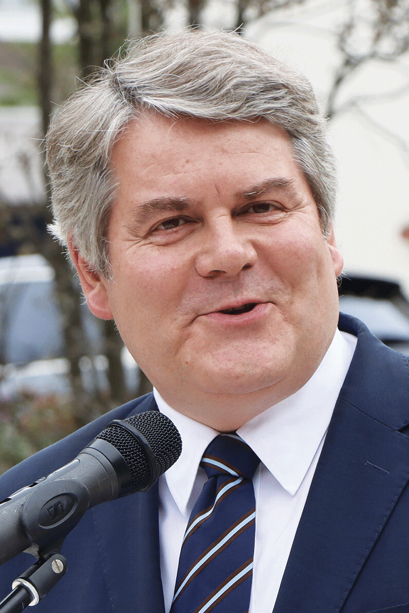 Franck Louvrier as Self in C médiatique