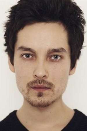 Renat Shuteev as Arthur in Black Gold