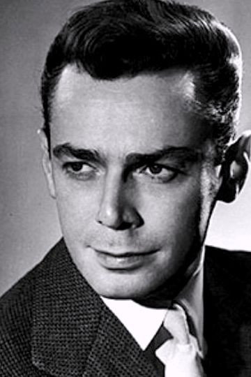 Roland Alexandre as Me André Martin, avocat de « Radio-Monde » in Les Duraton