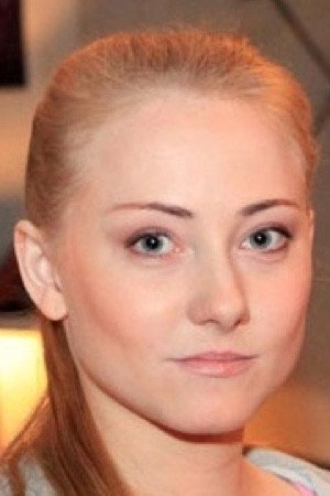 Анна Кузминская as Настя in Artists
