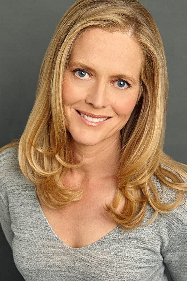 Claire Yarlett as MacKenzie 'Mac' Magnuson in Robin's Hoods
