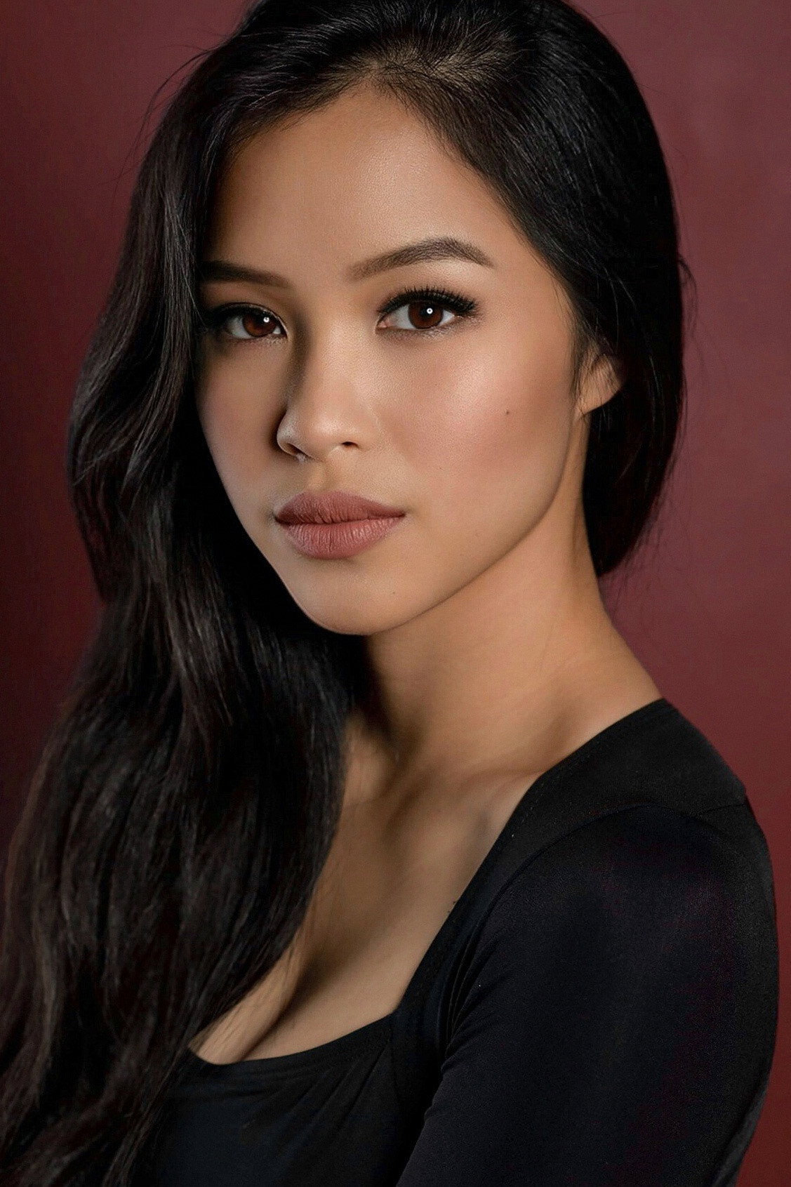 Kira Omans as Jenna in Him