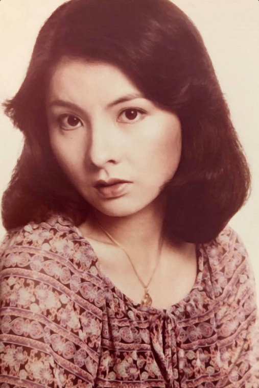 蔡瓊輝 as 蕭飛雨 in The Cupid Strikes