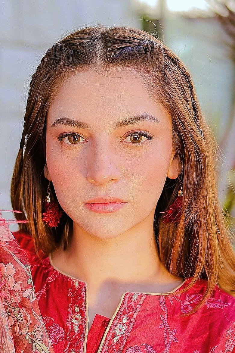 Dananeer Mobeen as Syeda Sidra in Sinf-e-Aahan