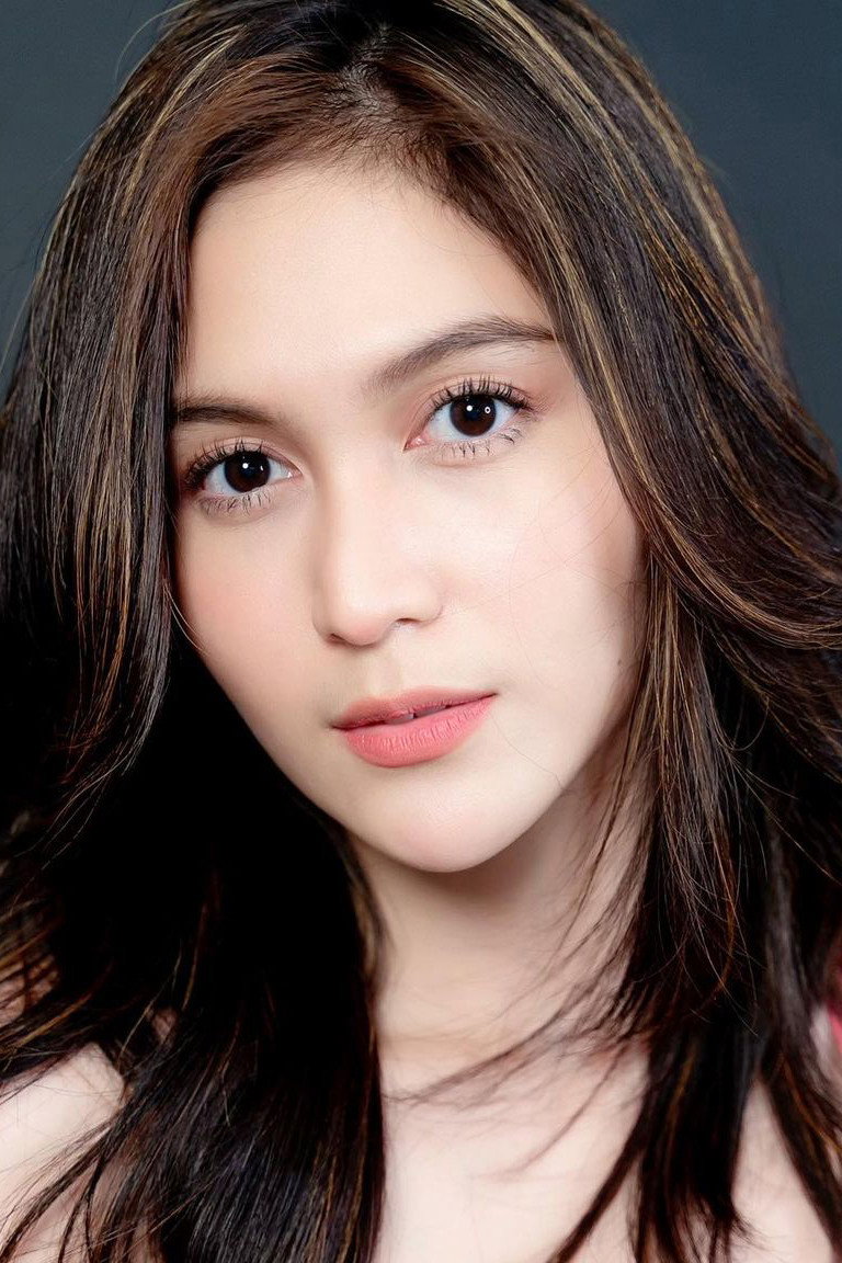 Denira Wiraguna as Lia in The Cursed Villa