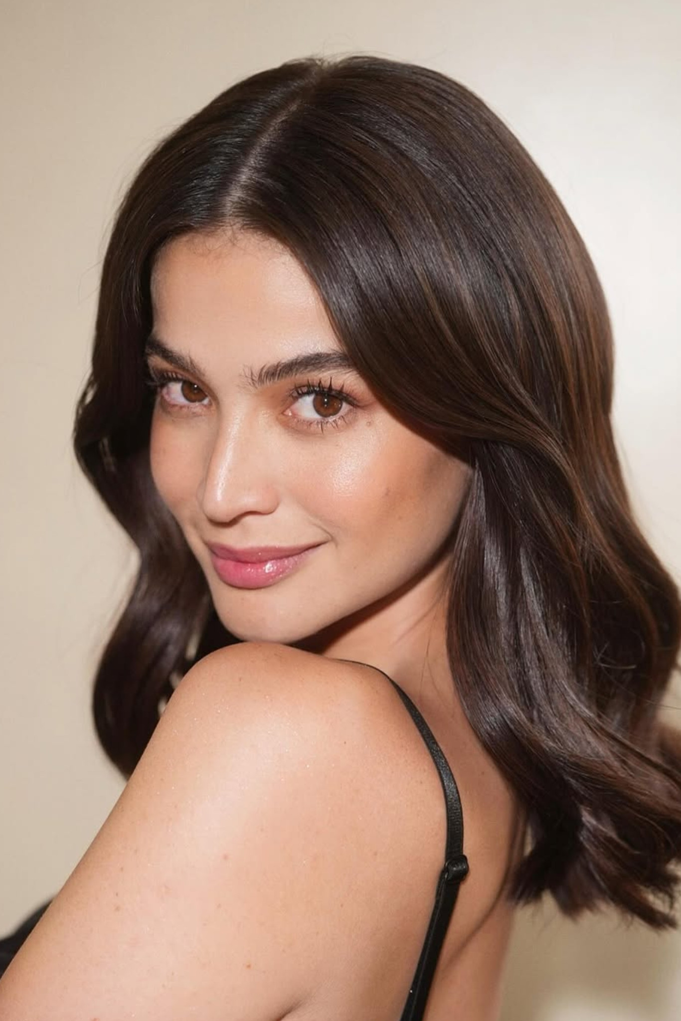 Anne Curtis as Fatima "Imang" de Vera-Bartolome/ Bernadette Sembrano in Kapmanerang Kuba