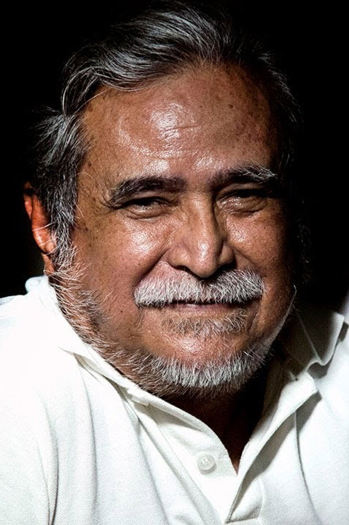 Slamet Rahardjo as Daku's Father in Cinta Tak Pernah Tepat Waktu