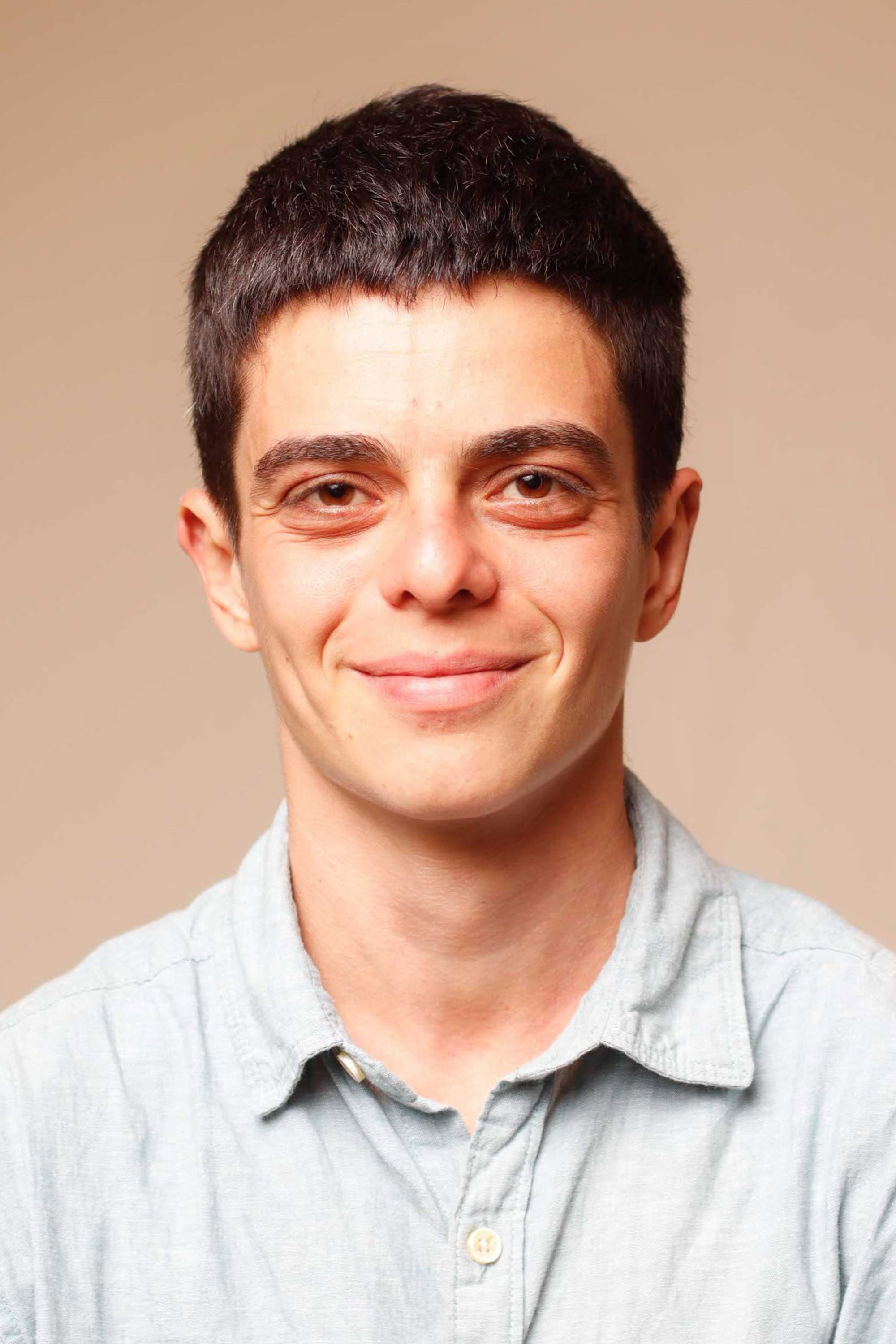 Flow Kontouriotis as Pedro in Boca Dura