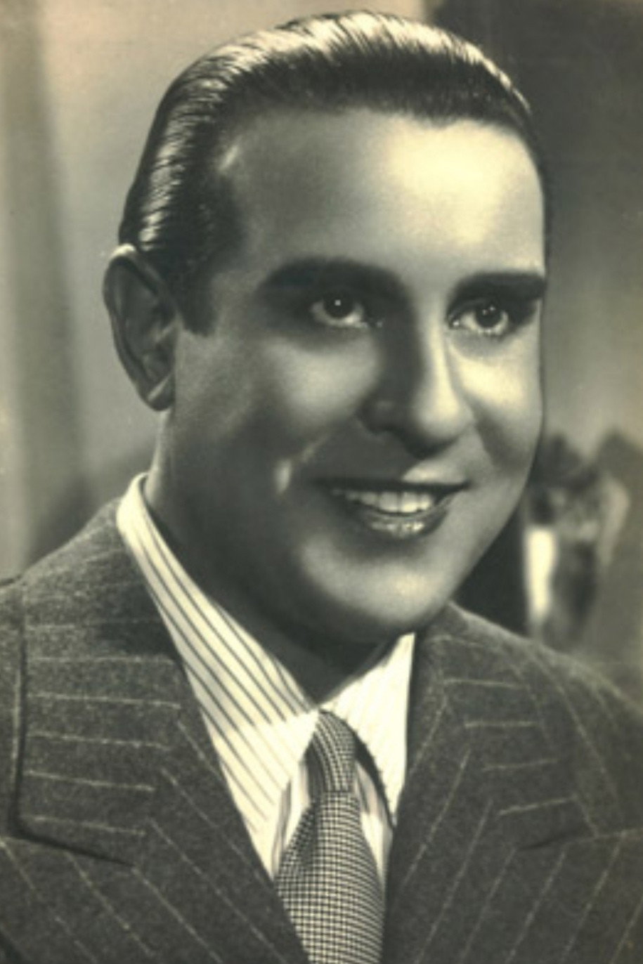 Alberto Rabagliati as Conte Alberto Morandi in La vita è bella
