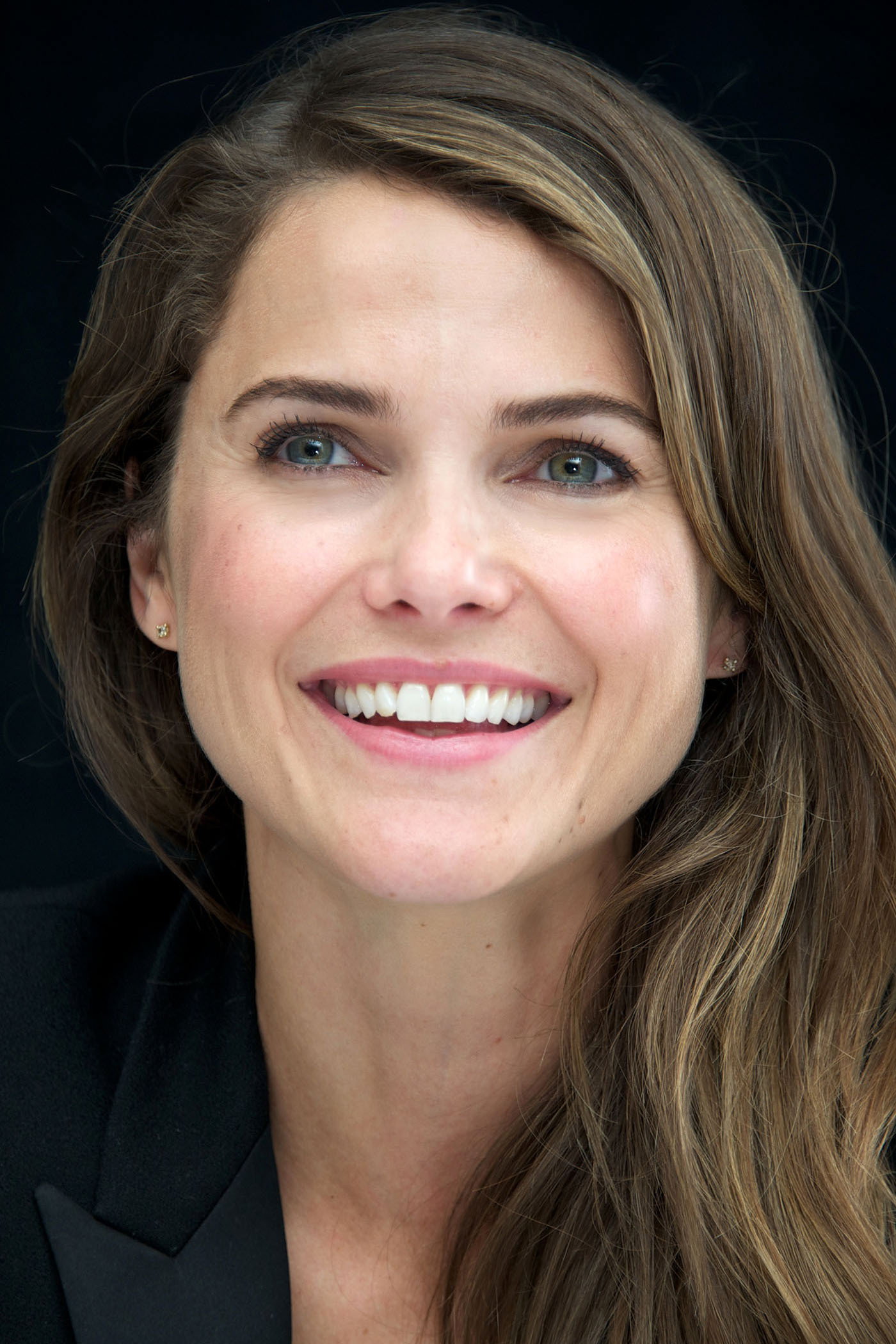 Keri Russell as Chloe Walker in Malibu Shores