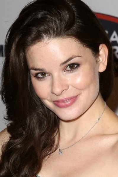 Liz Fye as Melissa in All Relative