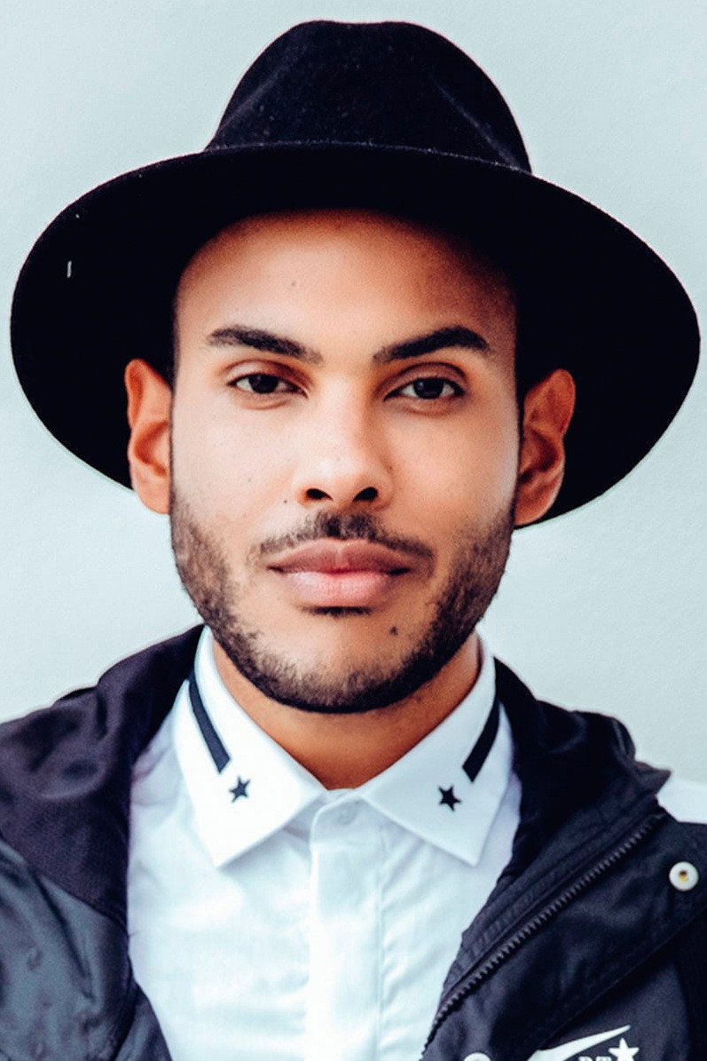 Hugo Gloss as Rick in Barraco de Família