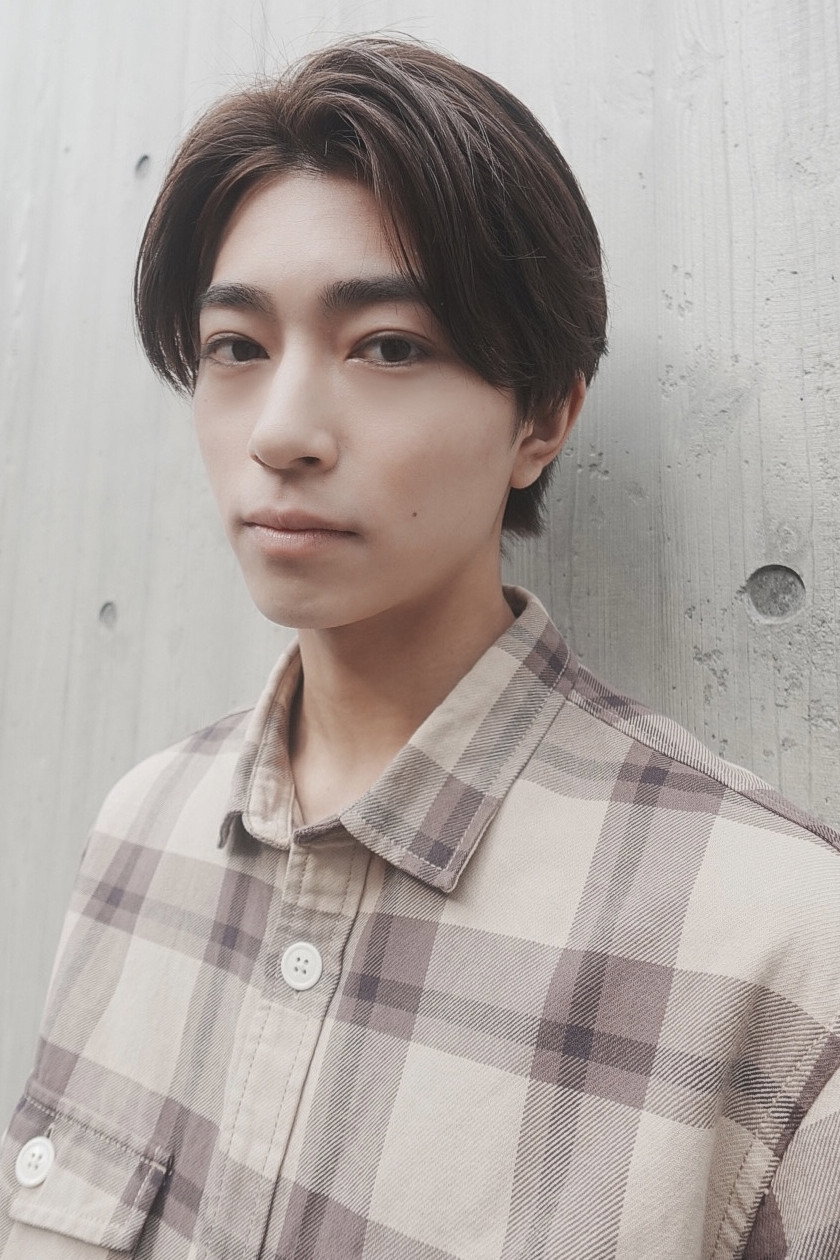 鈴木秀脩 as Rikuo Byakuya / Gozyu Leon in No. 1 Sentai Gozyuger
