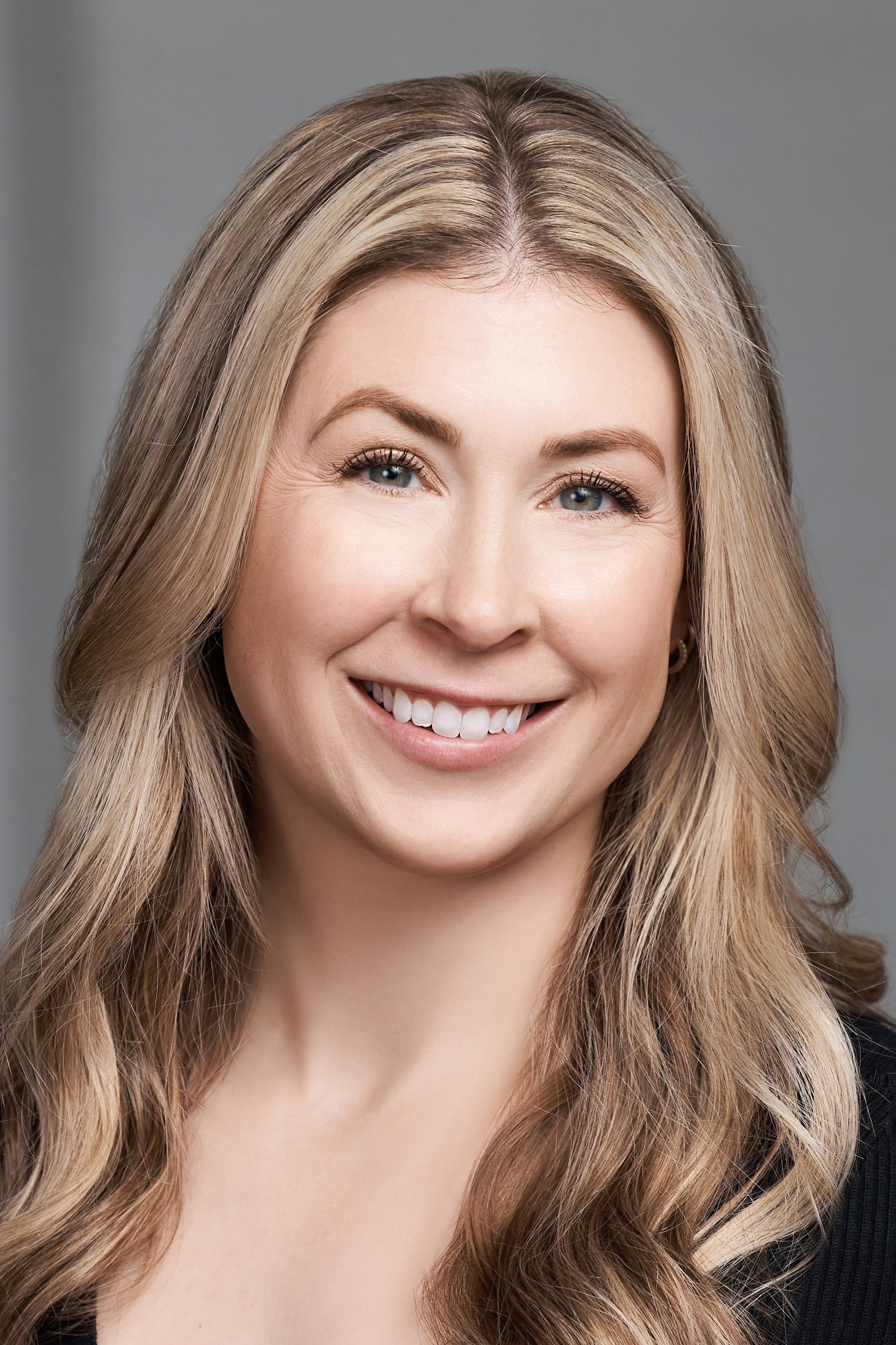 Kelly Wasmer as Loyalty Consultant in Welcome to Oskavoska