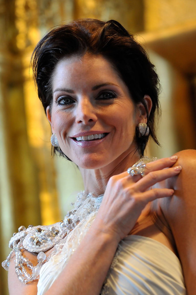 Lesli Kay as Jane in A Wedding for Christmas