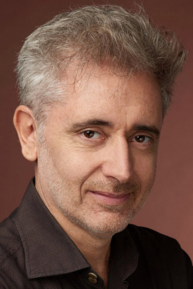 Héctor Díaz as Psiconalista in Tenemos un problema, Ernesto