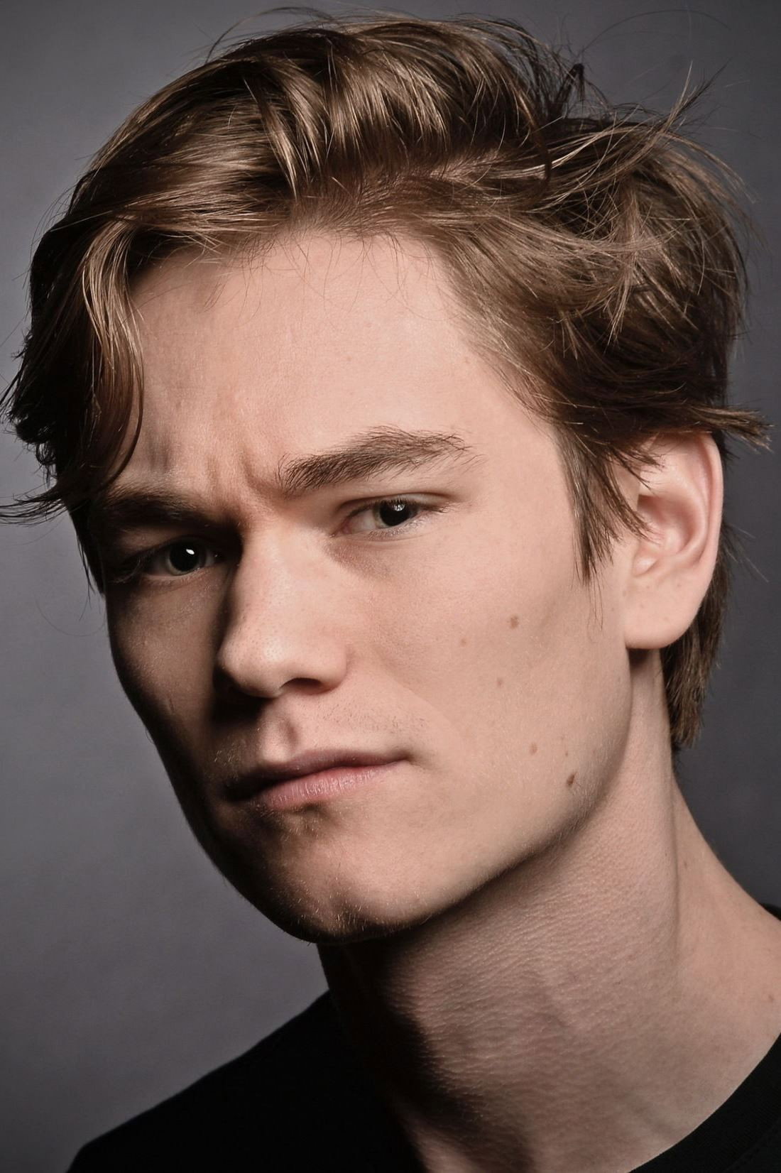 Krisztián Csákvári as Victor Egan in Amri