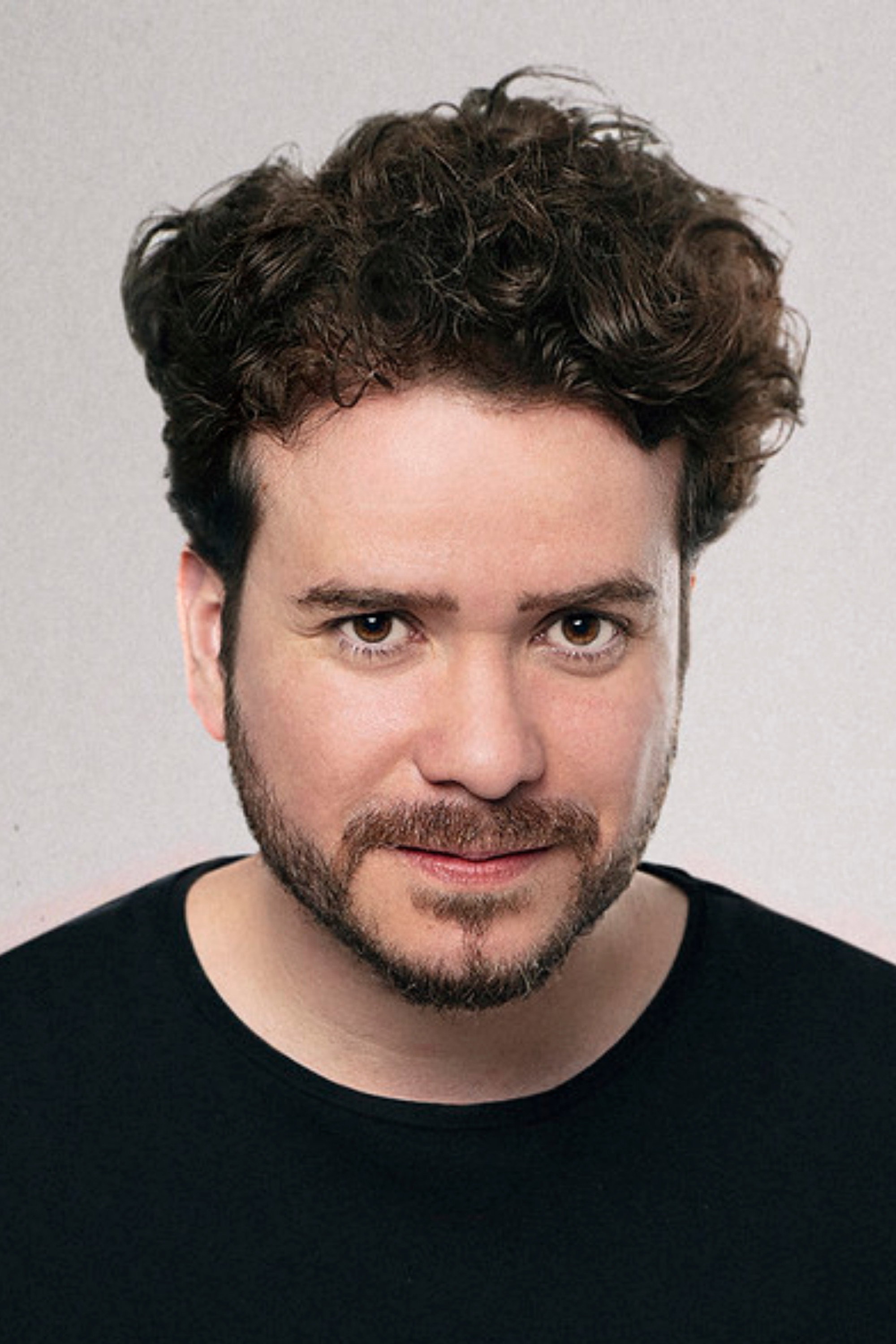 Franártur Duque as Simón in Paraíso Travel