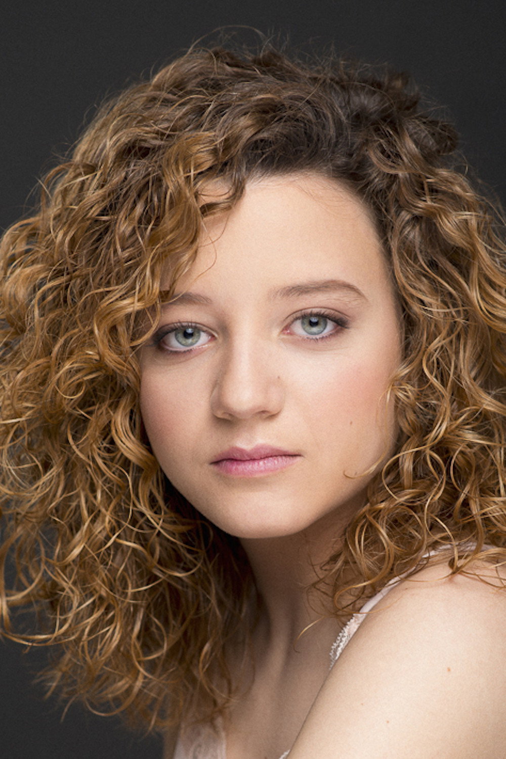 Carlota García as Paula Novoa Pazos in El internado