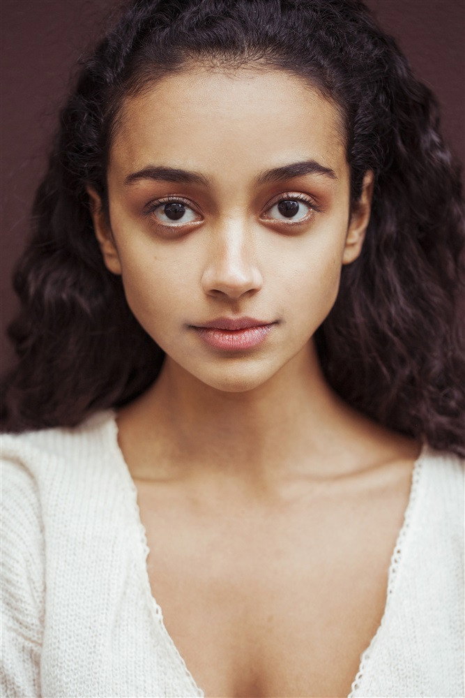Lucie Vagenheim as Chloé in Addict