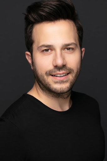 Sertan Erkaçan as Recep Karaman in Seven Ne Yapmaz