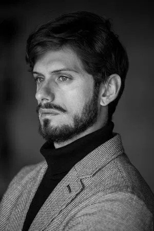 Roberto Caccioppoli as Padre in A Dark Tale
