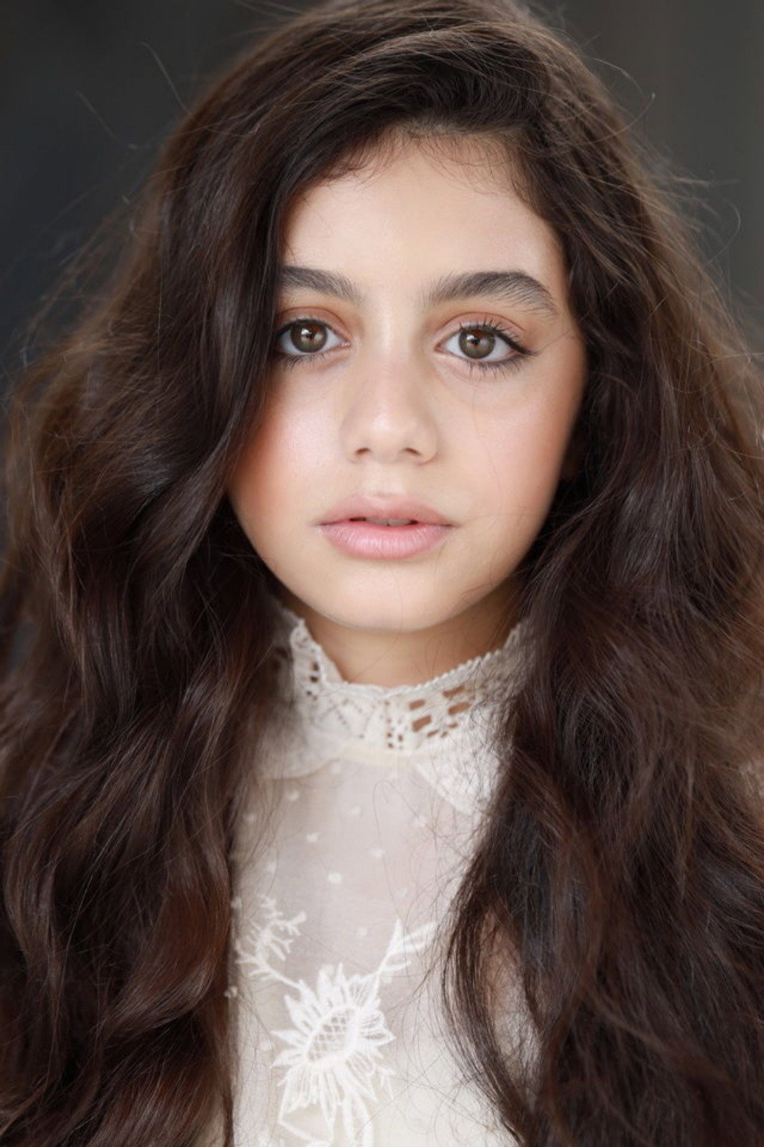 Yasmina El Abd as Zeina in Lam Shamsiya