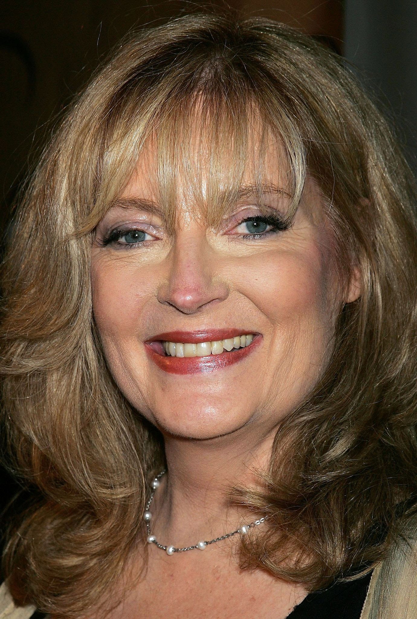 Sharon Wyatt as Harriet Osborne in Roses Are for the Rich