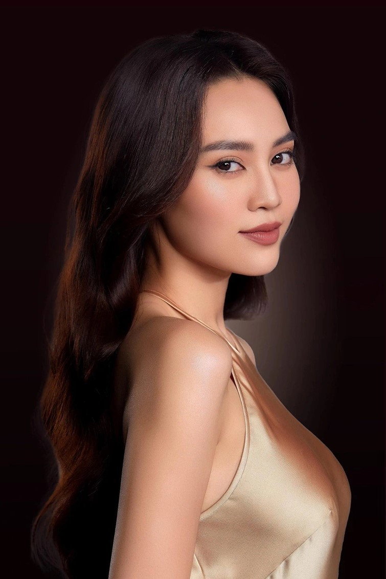 Ninh Dương Lan Ngọc as Jessica Diễm in 7 Nụ Cười Xuân