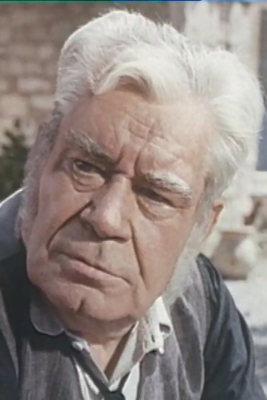 Henri Nassiet as Doctor Charles Leroux in Mensonges