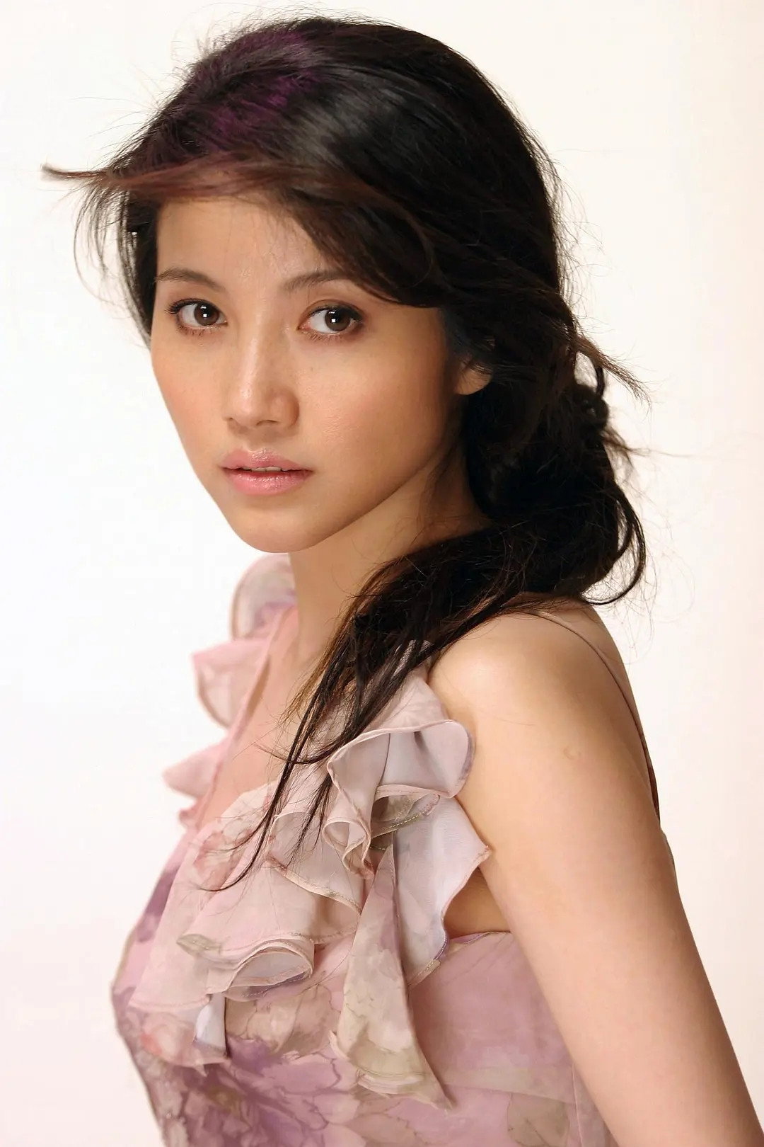 Yan Bingyan as Gu Chunxiao in Missing