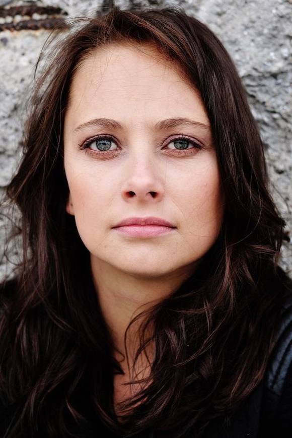 Heike Warmuth as Chris in Rabenmutter