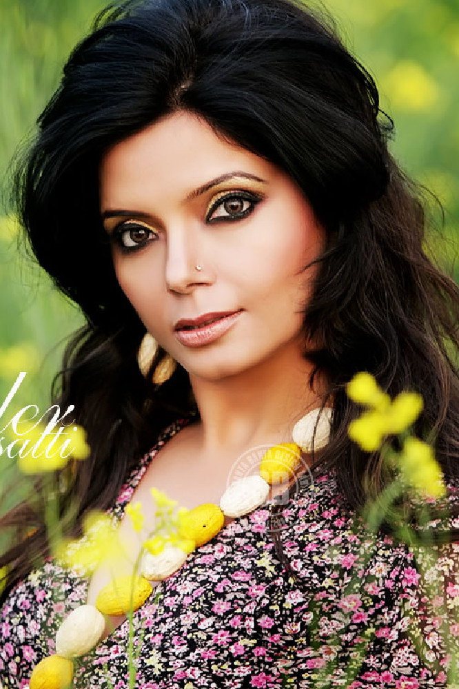 Satinder Satti as Deep in Myself Pendu