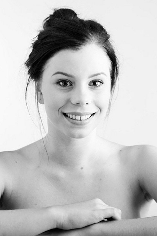 Milla-Mari Pylkkänen as Essi Honkala in Kansan mies