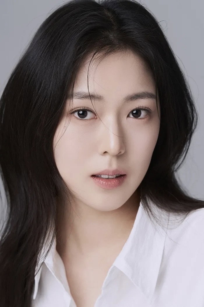 정유인 as Yoo Hae-na in The Game of Death