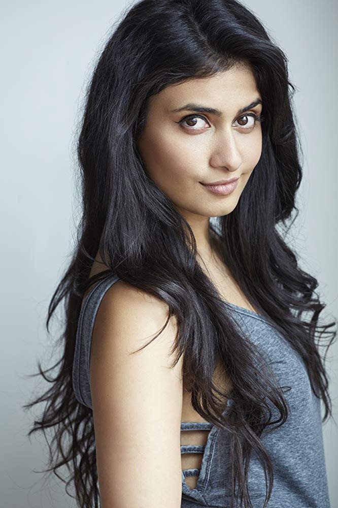 Ana Sani as Olive's Mom (voice) in Elinor Wonders Why